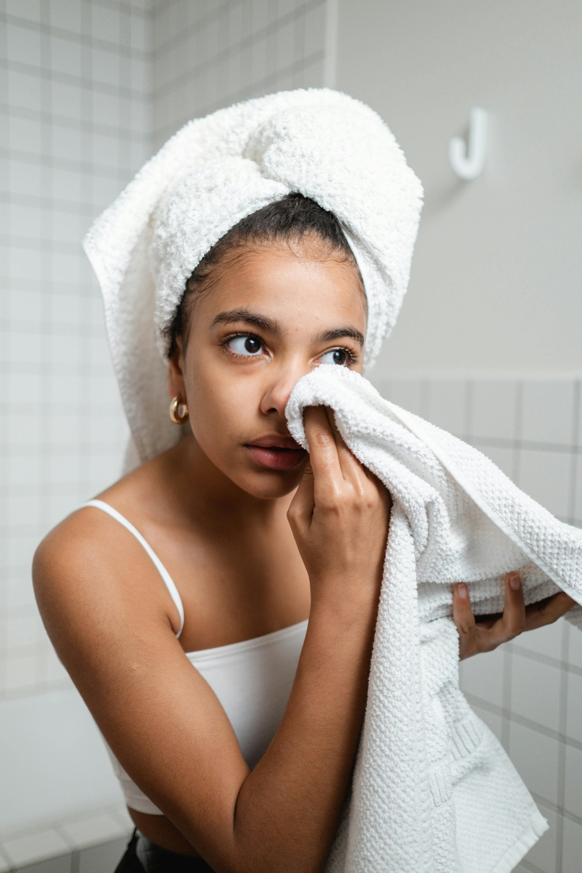 Skincare Beyond the Mirror: How Daily Moisture Becomes Self-Devotion